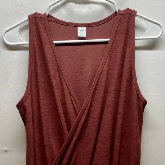 Old Navy Active Jumper Women's Small Maroon Sleeveless Breathe On V-Neck Top EUC - Picture 2 of 10
